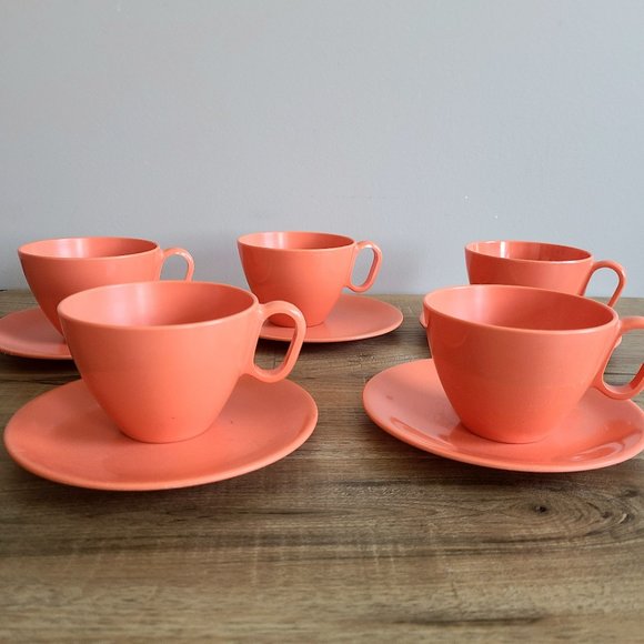 Set of 5 melamine dinnerware coral red cups and saucers. - Picture 2 of 11